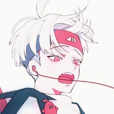 印度男子头插砍刀淡定玩手机